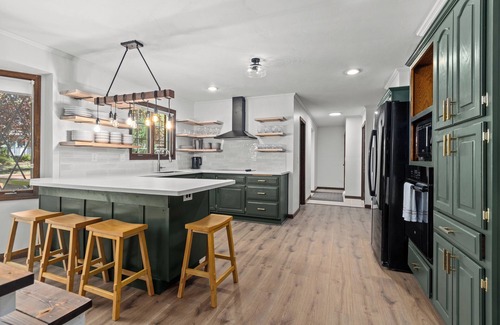 Green Bay House | Indoor Pool&Hot tub, Game Room, Sauna, Movie Room