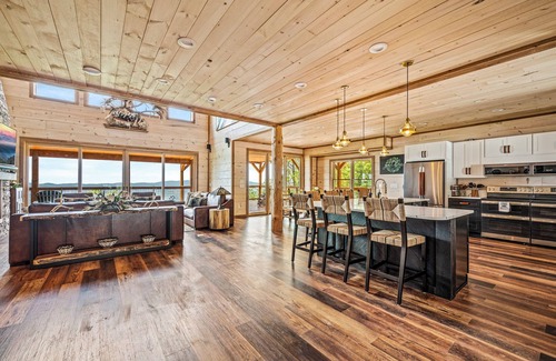 Gatlinburg - Pigeon Forge Cabin | Indoor Pool - Iconic Views- 6BR - 11' spa - Dog Friendly- Wkly Disc!