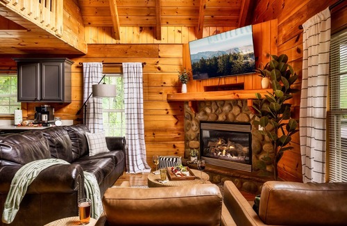 Gatlinburg Cabin | Indoor Pool & Movies - Near DT Gatlinburg