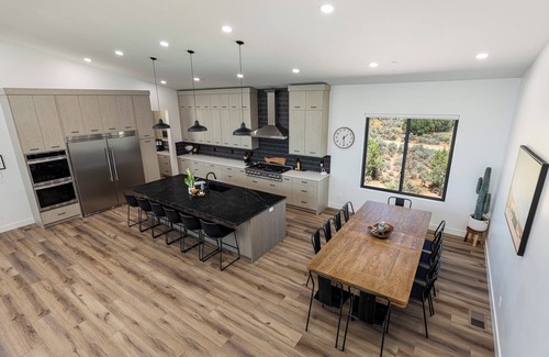Kanab House | Indoor Sports Court, Pool, Hot tub, Sleeps 30+, Amazing Views!