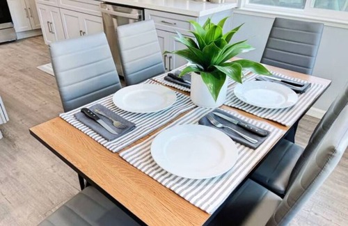Seaside House | Indulge in Coastal Serenity - Stylish Bay Retreat!