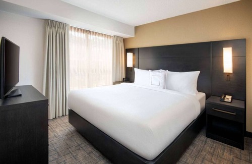 Town Center Hotel | Indulge in Home Like Comfort! Free Breakfast, Outdoor Pool, Pet-friendly Hotel!