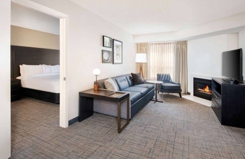 Town Center Hotel | Indulge in Home Like Comfort! Free Breakfast, Outdoor Pool, Pet-friendly Hotel!