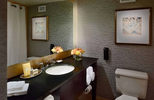 Uptown Hotel | Indulge in Home Like Comfort! Close to Contemporary Arts Museum Houston, w/Pool