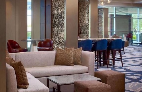 Uptown Hotel | Indulge in Home Like Comfort! Close to Contemporary Arts Museum Houston, w/Pool