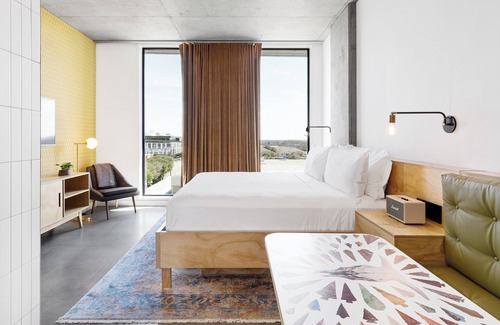East Cesar Chavez Hotel | Indulge in Home-Like Comfort! Dog-friendly, City View, Near Texas Music Museum