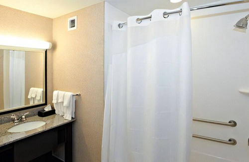 Hoover House | Indulge in the Ultimate Vacation! W/ Free Wifi