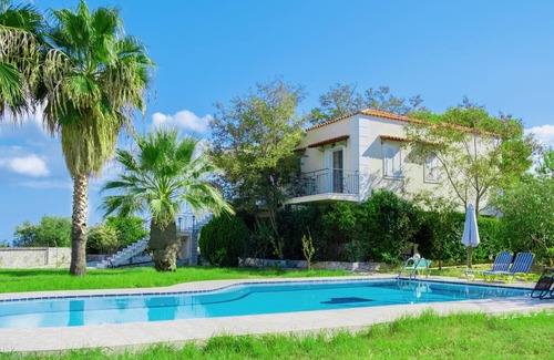 Pitharion Villa | Indulge in the unique minimalistic design and spacious living areas