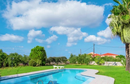 Pitharion Villa | Indulge in the unique minimalistic design and spacious living areas