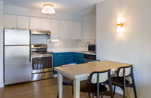 Oyster Point Hotel | Indulge in Home-Like Comfort! 3 Convenient Units, Near Conservatory of Flowers