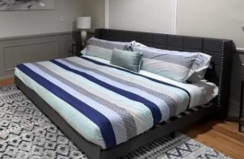 Walnut Valley House | Indulging 1B1B with King Bed