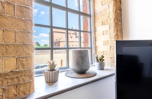 Newark Apartment | Industrial 2 bed apartment in central Newark