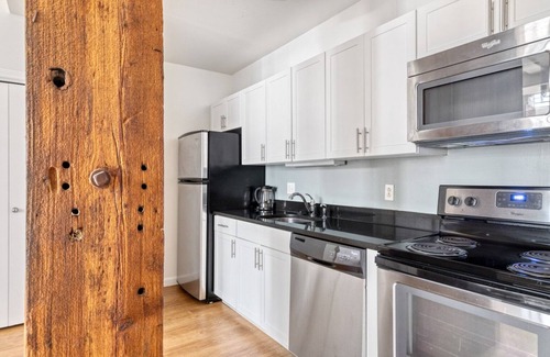 Arefth Apartment | Industrial 2BR in Kendall Square w/Gym near MIT & MGH by Blueground
