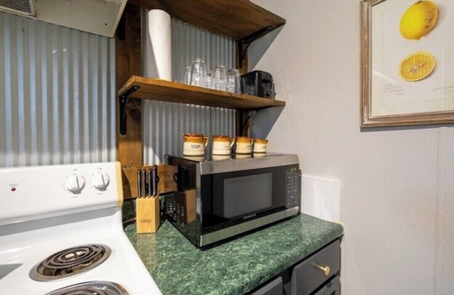 Fort Payne Apartment | Industrial Apartment #2 Queen Studio