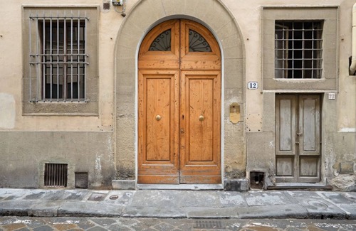 Santo Spirito Apartment | Industrial Chic Apartment in the historic center