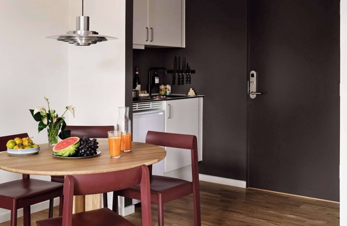 Sydhavnen Apartment | Industrial, chic studio for 4