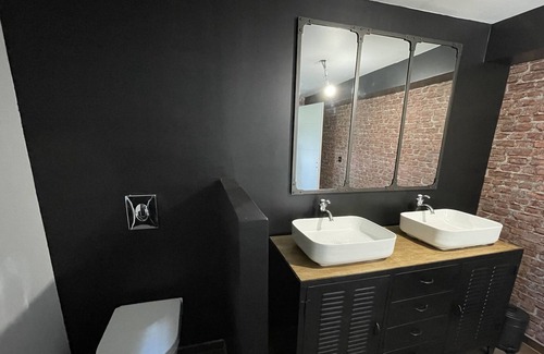 Savines-le-Lac Apartment | Industrial loft apartment jacuzzi