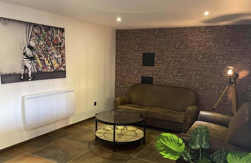 Savines-le-Lac Apartment | Industrial loft apartment jacuzzi