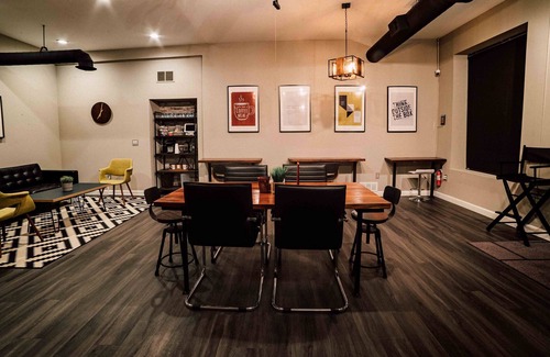 Farmington Apartment | Industrial Modern Space