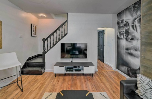 Perry North House | Industrial Townhome, 3 Mi to Dtwn & Stadiums!