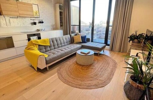 Phillip Apartment | Industrial yet Modern, 1bd 1bth Apt - Woden
