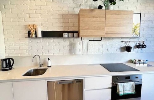 Phillip Apartment | Industrial yet Modern, 1bd 1bth Apt - Woden