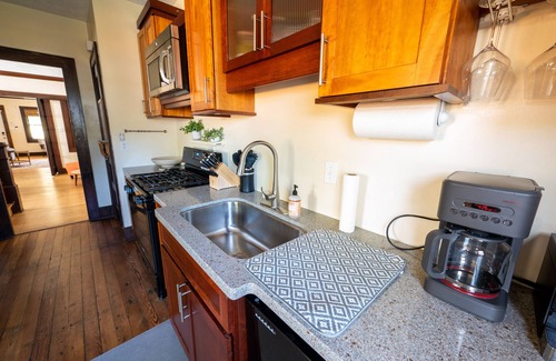 Mapleton/Fall Creek House | INDY Big House - 6 bedrooms w/Fenced Big Backyard