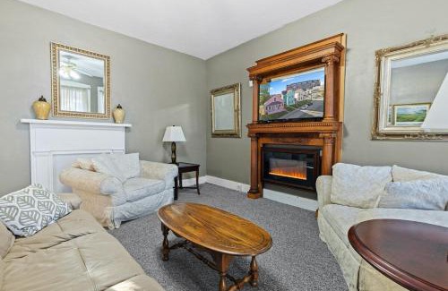 Babe Denny House | Indy Stadium Villa 710