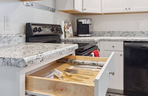 Near Northside House | IndyRocks - Central 2 Bedrooms Near Attractions