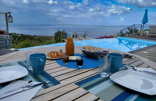 Bouillante House | Infiniti Blue (Case Colibri)