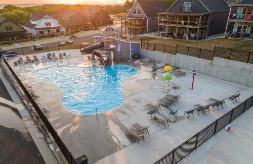 Hollister House | Ingallview at Branson Cove Indoor Pool