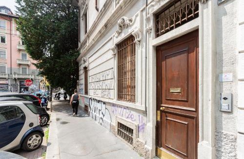 Casoretto Apartment | INGEGNOLI1 Bright top floor apartment