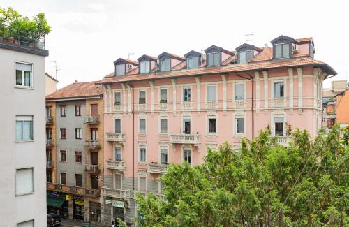 Casoretto Apartment | INGEGNOLI1 Bright top floor apartment