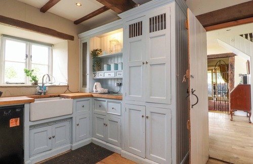 Burnley House | INGHAMS BARN, pet friendly, luxury holiday cottage in Burnley