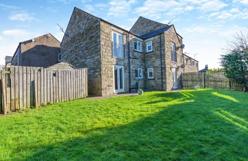 Ingleton House | Ingledale - Two Bedroom House, Sleeps 4