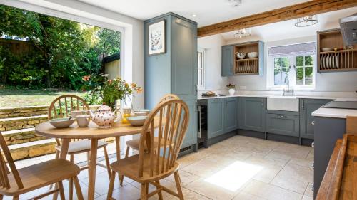 Charlbury House | Inglenook Cottage