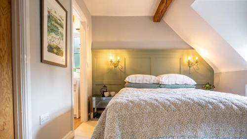 Charlbury House | Inglenook Cottage
