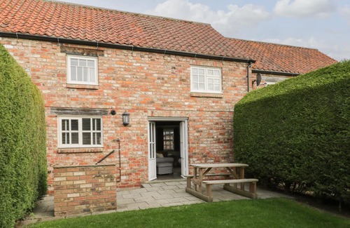 Acaster Malbis Cottage | INGS COTTAGE 3-BED, family friendly, with a garden in Acaster Malbis