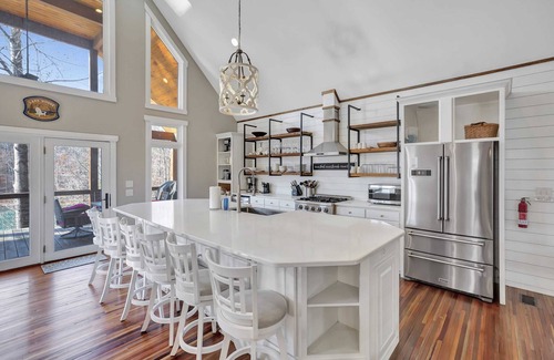 Seneca House | Inlet Lake Keowee Home Close to Clemson