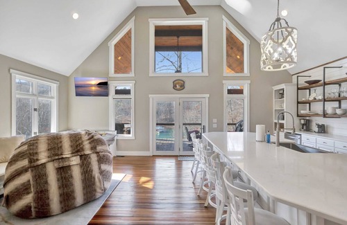 Seneca House | Inlet Lake Keowee Home Close to Clemson