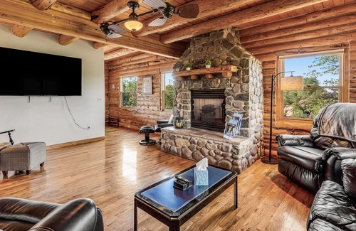 Prescott House | Inn Between the Lakes | Outdoor lover's retreat with mtn views, grill, fireplace