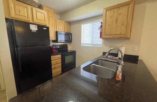 Harbor Village Condo | Inn Building Condo #106 Mountain View | 1 Bed, 1 Bath