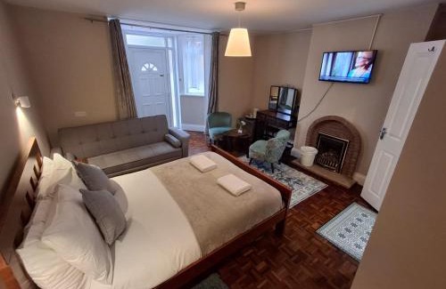 Southsea Hotel | Inn By The Sea, Portsmouth - EN SUITE Rooms with Sea View Possible, parking EV 22kW