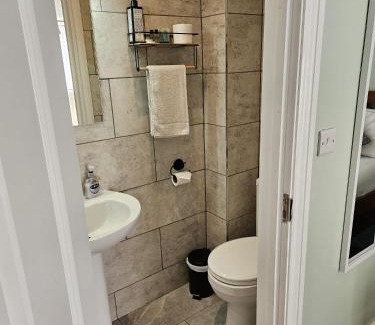 Southsea Hotel | Inn By The Sea, Portsmouth - EN SUITE Rooms with Sea View Possible, parking EV 22kW