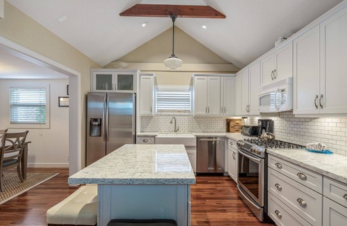 Old Town House | ~ INN COGNEATO ~Experience island life in a private oasis with heated pool.