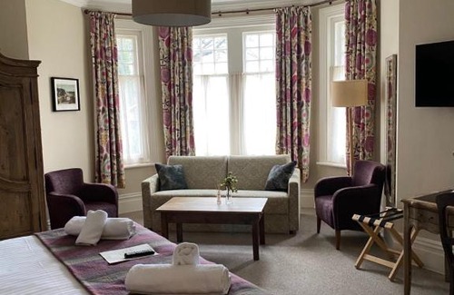 Canford Cliffs Hotel | Inn in the Park