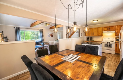 Albrightsville House | Inn Kognito 4 Modern Farmhouse, Fireplace, HOT TUB, Sauna, Fire Pit, game room