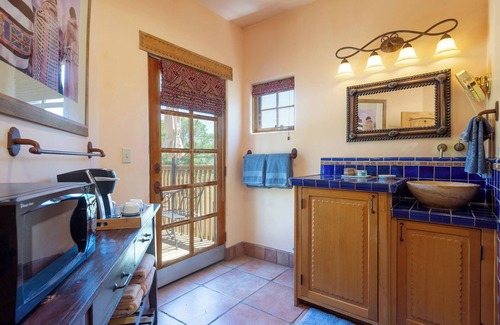 Taos Bed & Breakfast | Inn on La Loma Plaza