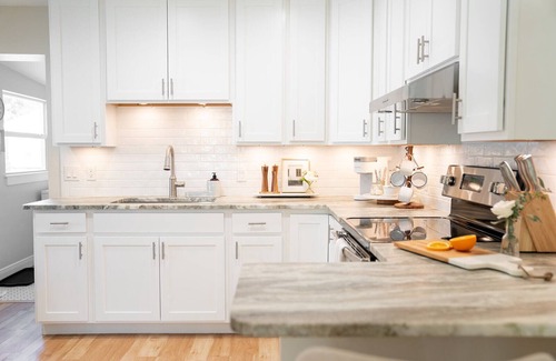 Sunset Park House | Inn Season Cottage-Centrally Located in Fort Myers