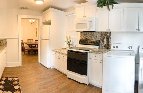 South Seminole Heights House | Inn the Heights ~the Bungalow Too- Close to everything! Central &Pet Friendly